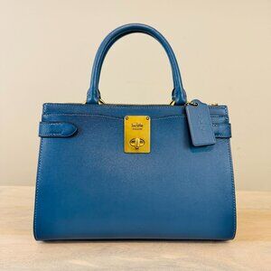 Coach Hutton Carryall in Lake, EUC